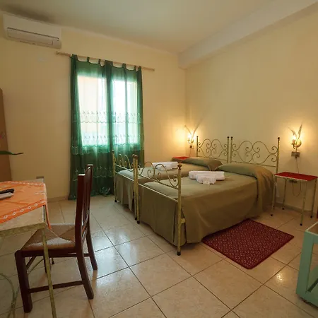 Отель Alberta 3*